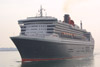 Queen-Mary-2-12-April-2004.jpg (43646 bytes)